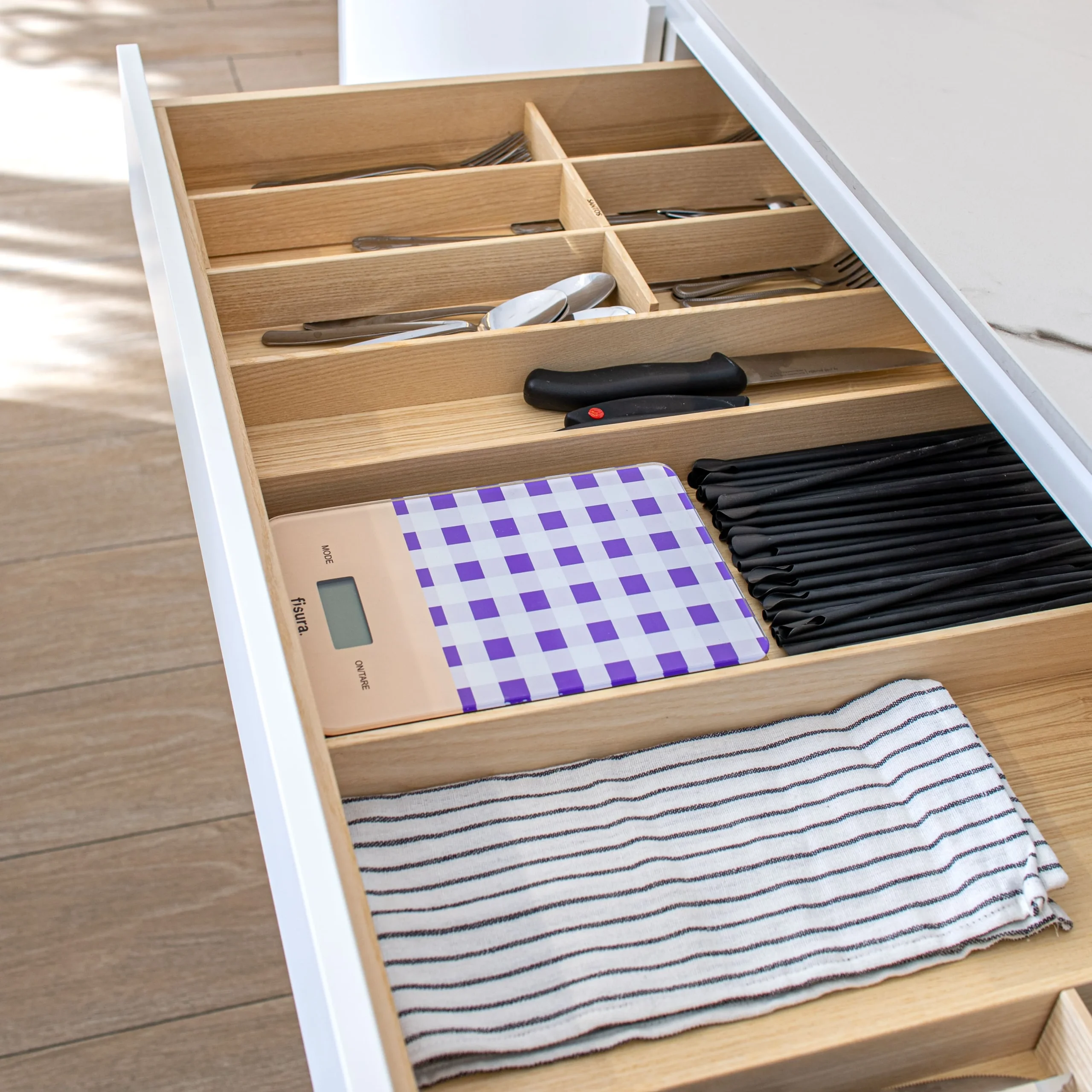 Báscula digital de cocina con estampado vichy morado - Imagen 5