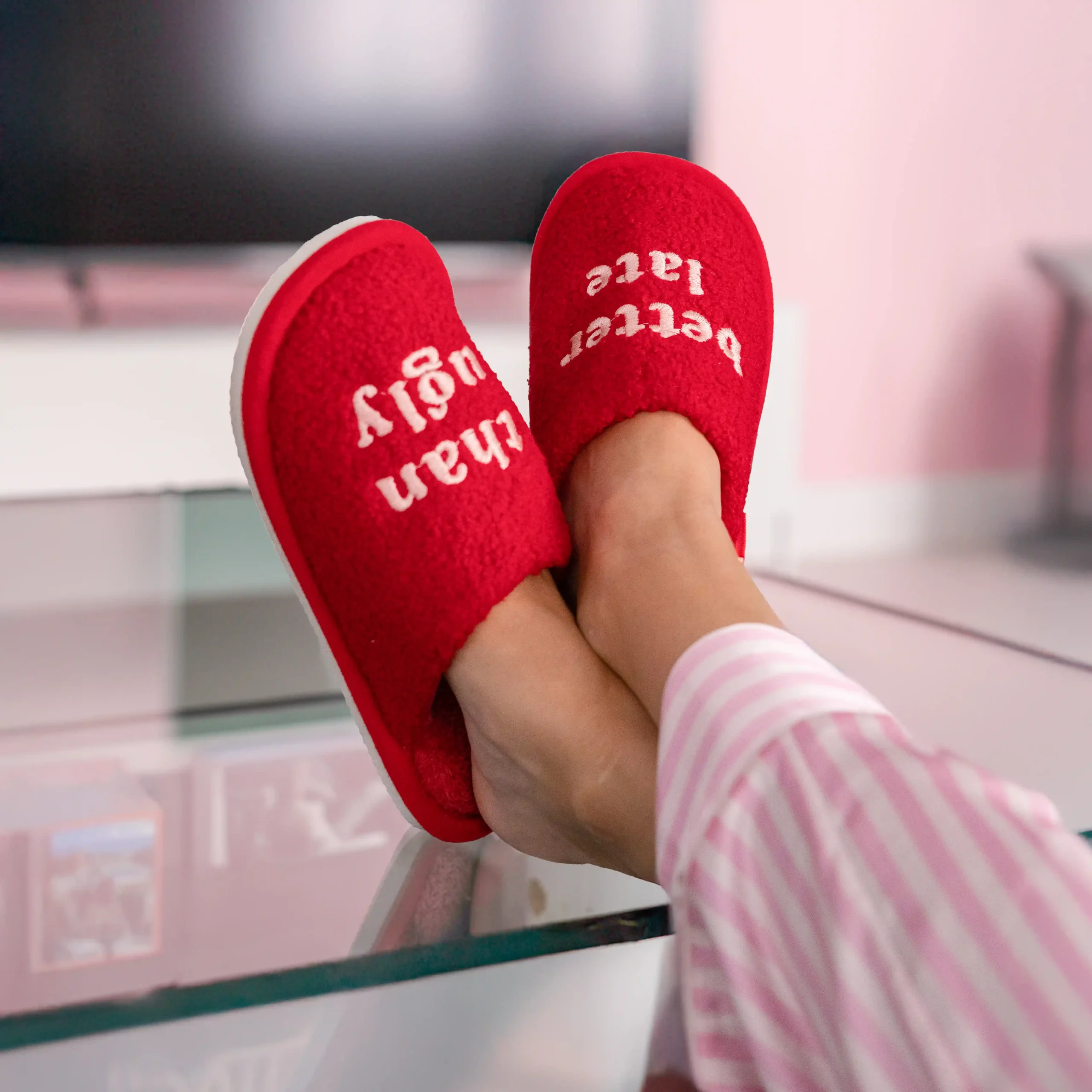 Zapatillas “Better late than ugly” rojo - Imagen 2