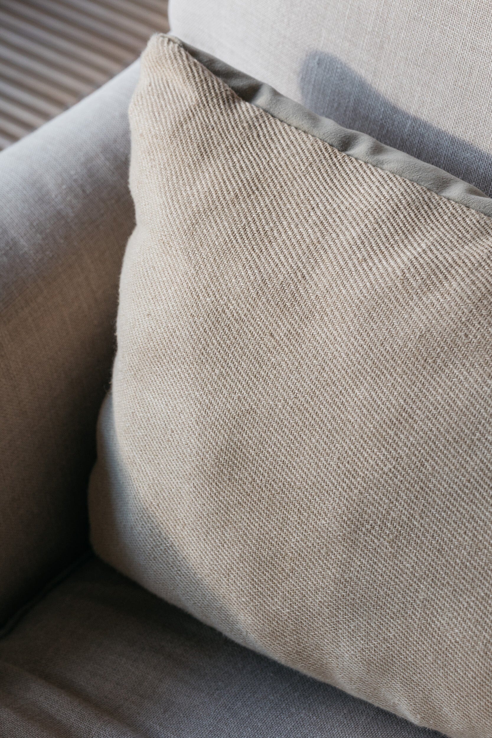 Almohadón de cáñamo con tintes naturales